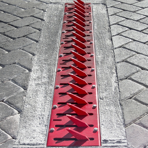 یکطرفه کردن خیابان با راهبند نیزه ای